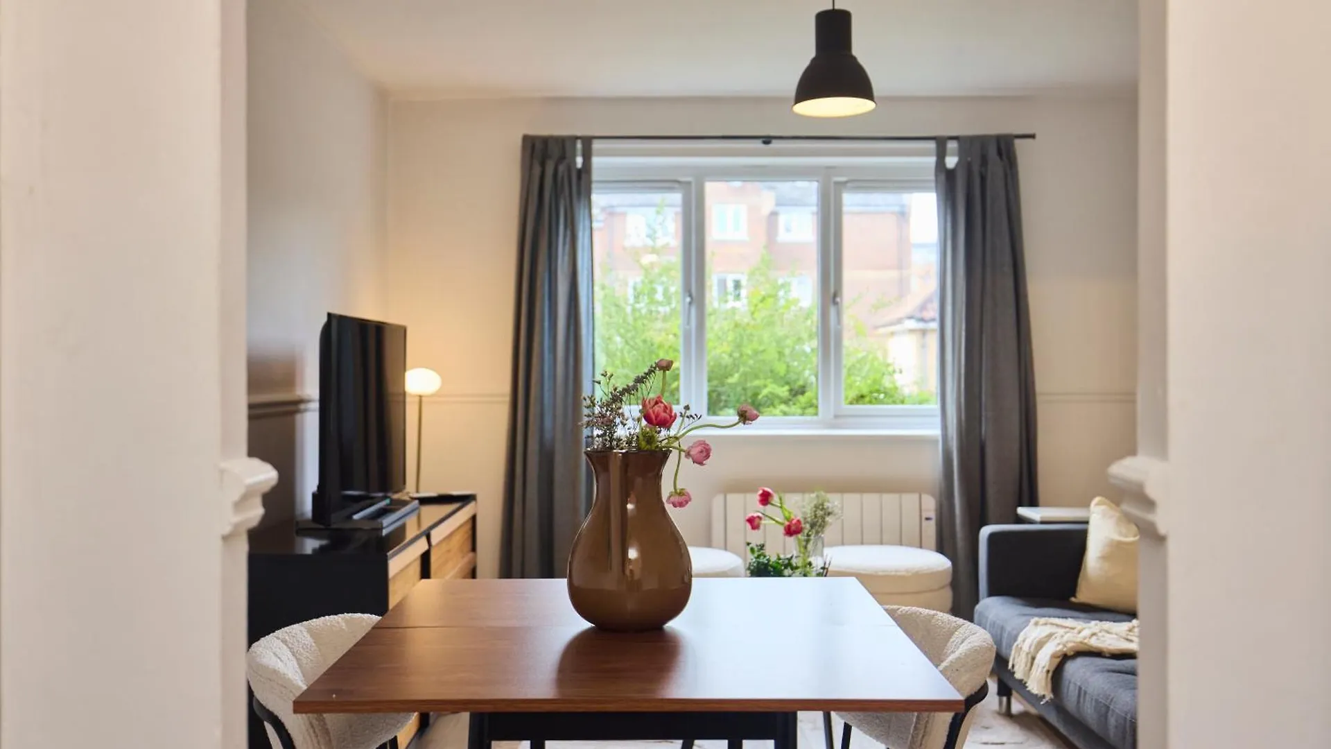 The Hackney Place - Spacious 1Bdr Flat London 0*,  United Kingdom